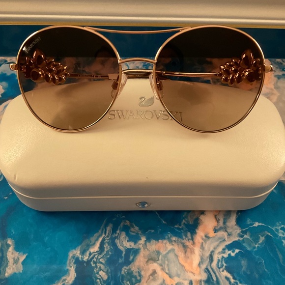 💎 Swarovski beautiful NWT authentic sunglasses w/ case & cards - Picture 6 of 13